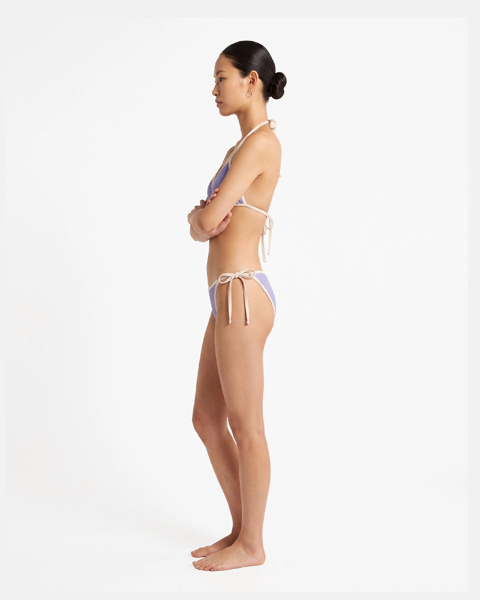 Bikini top con ribete en contraste y lazo / Lavanda Marfil